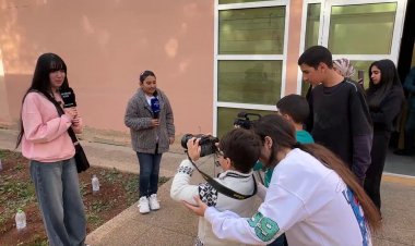 Les élèves journalistes du Groupe Scolaire Naourass à Fès en couverture médiatique du Salon Pédagogique