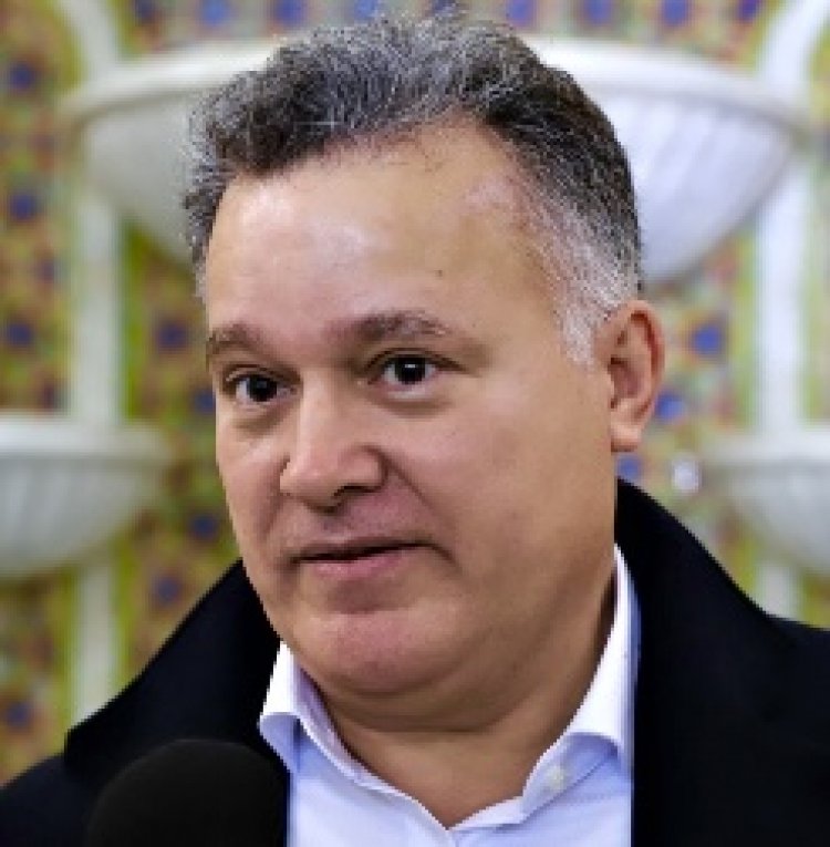 Le style au service de la souveraineté: un cours de géopolitique signé LAROUI