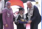 عدسة الصحافة المدرسية تنقل تلميذة من ذوي الهمم بفاس إلى تكريم استثنائي من الوزير محمد سعد برادة