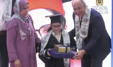 عدسة الصحافة المدرسية تنقل تلميذة من ذوي الهمم بفاس إلى تكريم استثنائي من الوزير محمد سعد برادة